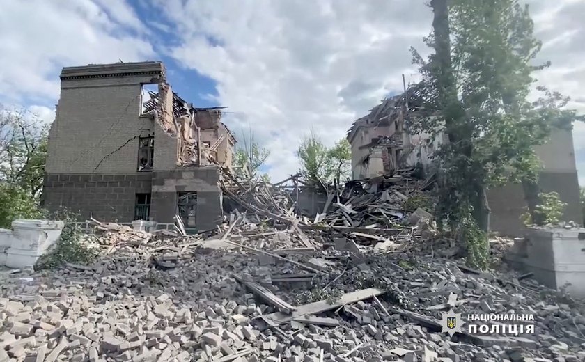 Ataques com misseis contra prédios residenciais deixam mortos e feridos na Ucrânia
