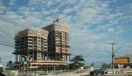 'Espigões foram construídos ao pé da areia porque Plano Diretor permite'