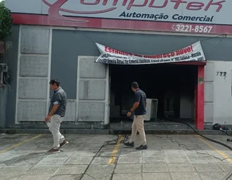 Incêndio atinge imóvel comercial desativado no Centro de Maceió