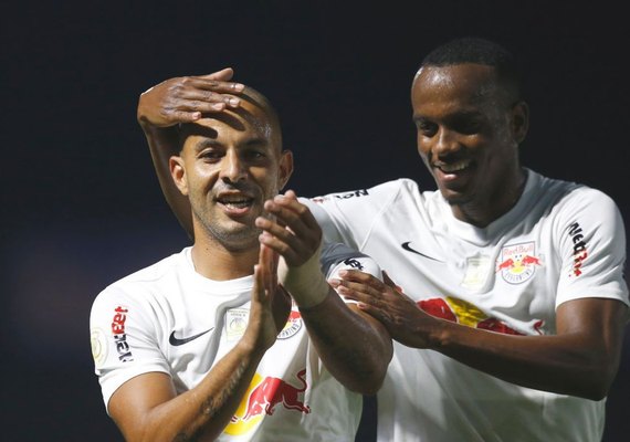 Bragantino vence Atlético-GO e sobe na tabela do Brasileiro