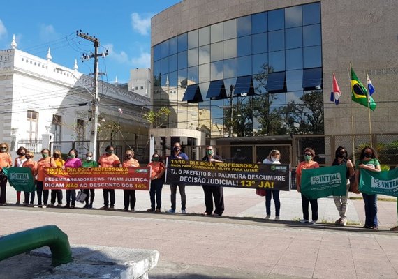 Dia do professor em 2020 é marcado por luta do Sinteal no TJ de Alagoas