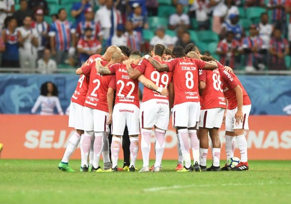 Internacional derrota Bahia na Fonte Nova e encosta no líder São Paulo