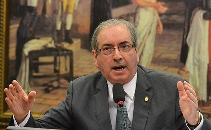 Eduardo Cunha apanha em aeroporto no Rio de Janeiro; assista