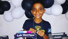 Agentes da Polícia Civil comparecem em aniversário de criança de 9 anos para fazer surpresa