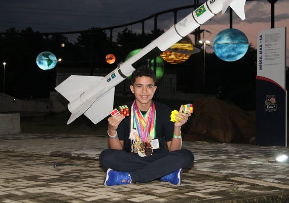 Estudante de Alagoas recebe premiação da 16ª edição do Concurso Internacional Canguru de Matemática Brasil