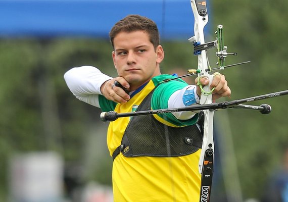 Marcus D'Almeida é bronze em etapa do mundial de tiro com arco indoor