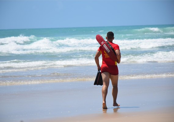 Homens são regatados em princípios de afogamentos em Marechal Deodoro