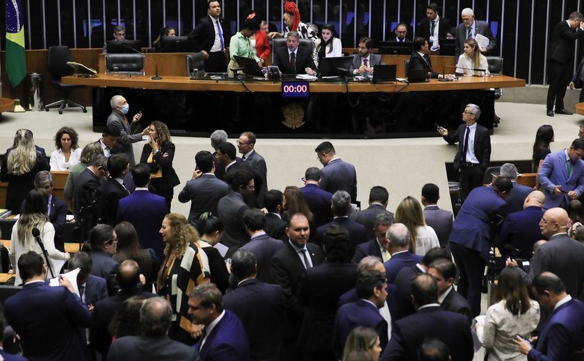 Câmara dos Deputados aprova arcabouço fiscal sem Fundeb e Fundo do DF