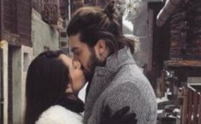 Luan Santana e Jade Magalhães dão beijo apaixonado durante viagem à Suíça