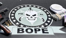 PM apreende armas de fogo, drogas, celulares e cartelas de remédio controlado