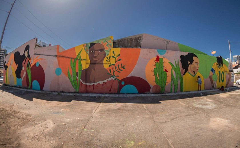 Mural no Parque da Mulher, na Jatiúca, homenageia Marta, a Rainha do Futebol