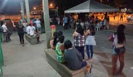 Moradores mantêm protesto contra mudança de itinerário dos ônibus