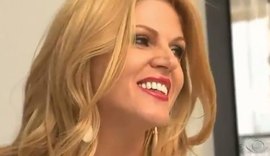 Val Marchiori revela que pediu R$ 20 milhões para posar nua em revista masculina