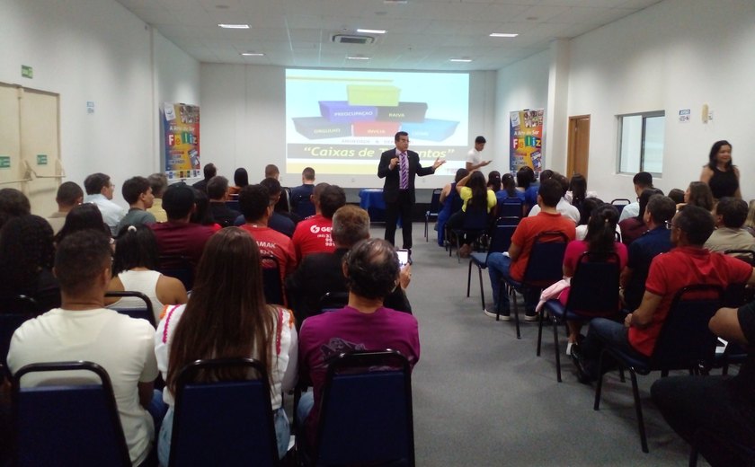 Cícero Berto ministra a palestra 'A arte de ser feliz' no Empresarial Humberto Lobo