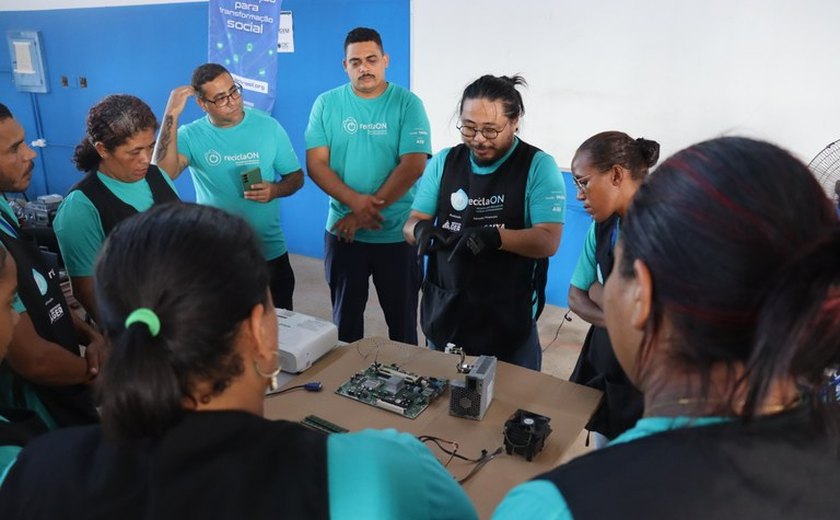 Projeto leva formação em tecnologia e renda a catadores na Ufal