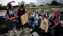 Milhares de venezuelanos criticam mortes em protestos contra Maduro