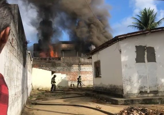 Casa onde funcionava fábrica incendiada será demolida