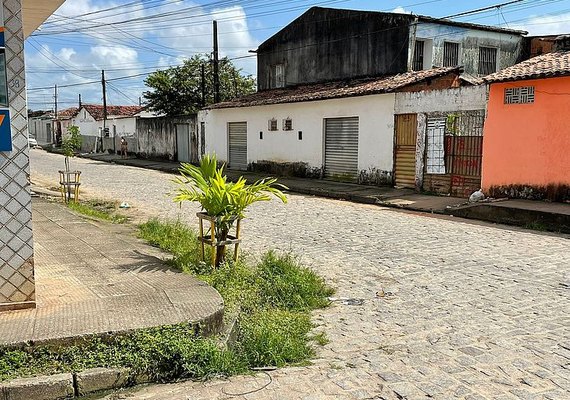 Jovem é baleado a caminho da escola na Santa Lúcia
