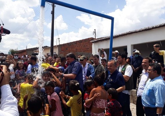 Bolsonaro inaugura etapa do Canal do Sertão em Alagoas