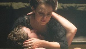 Em 'Orgulho e Paixão', Julieta descobre trabalho clandestino de Camilo