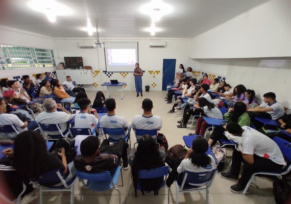 JA Alagoas e projeto Mandaver promovem palestra com jovens do Vergel do Lago