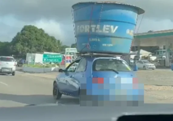 Transporte inusitado chama atenção em Arapiraca