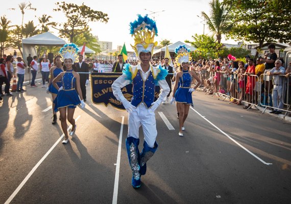 Desfile Cívico Estudantil de 16 de setembro celebra os 208 anos de Alagoas homenageando Nise da Silveira