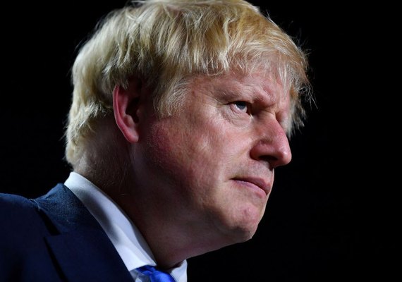 Premiê britânico Boris Johnson deixa UTI de hospital em Londres