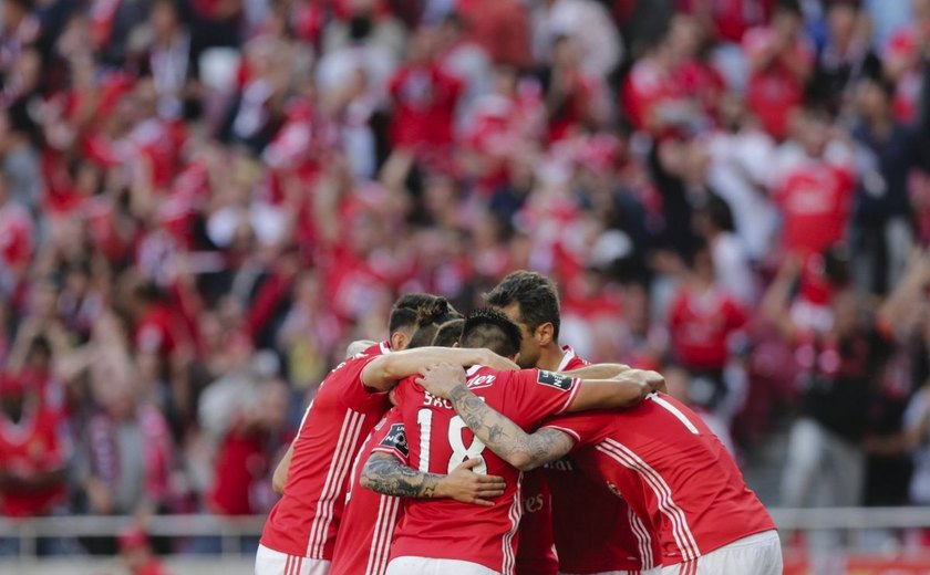 Jonas faz dois, Benfica derrota Marítimo e segue líder do Português