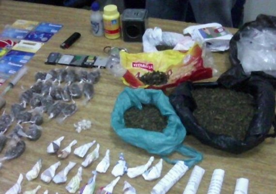 Polícia detém suspeitos de tráfico de drogas em três bairros da capital