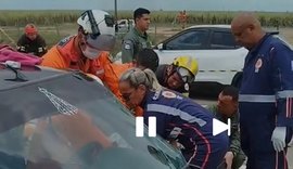 Motorista é resgatado das ferragens após acidente em São Miguel dos Campos