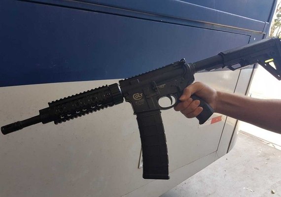 Com ajuda de scanner, fiscais da Receita encontram fuzis em lataria de ônibus