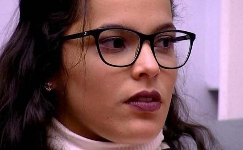 'BBB17': Marcos dispara olhares para Vivian em festa e Emilly se irrita. 'Raiva'