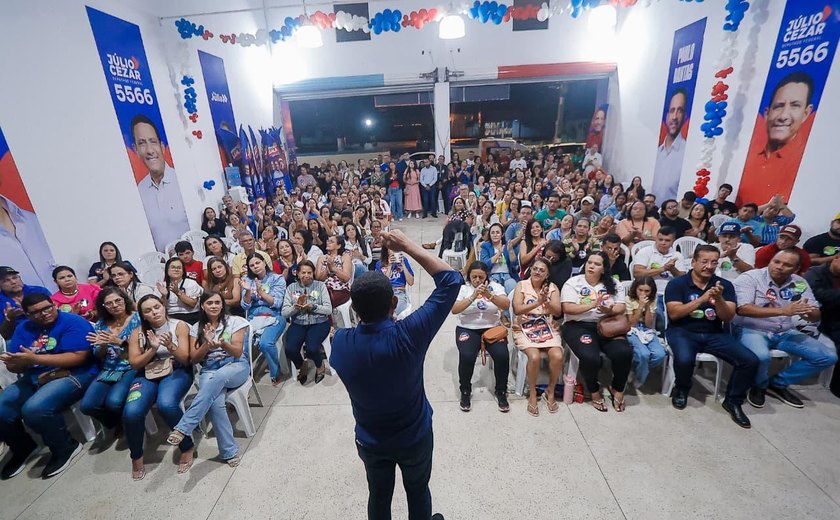 Júlio fala com profissionais da Assistência e defende mais recursos para o SUAS e criação da Creche do Idoso