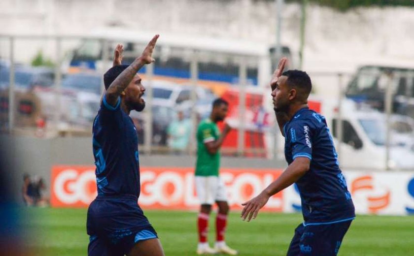 CSA encara a Ponte Preta no Estádio Rei Pelé