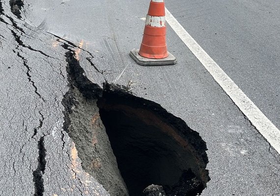 PRF interdita trecho da BR-101 entre Pilar e São Miguel dos Campos para veículos de carga após rachaduras surgirem
