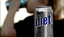 Consumo diário de refrigerante diet aumenta risco de derrame e demência, indica estudo