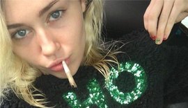 Miley Cyrus causa polêmica na web com foto com 'cigarro suspeito'