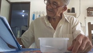 Seu Nilson Izaias bate Felipe Neto e Anitta com vídeo de slime no YouTube; assista