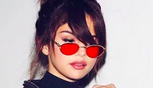 Selena Gomez é flagrada bebendo após anúncio de noivado de Bieber