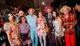 Governador inaugura reforma de escola e anuncia entrega de duplicação na AL-220