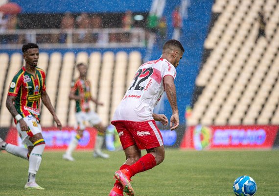 CRB deixa vitória escapar no fim e empata com Sampaio Corrêa no Maranhão