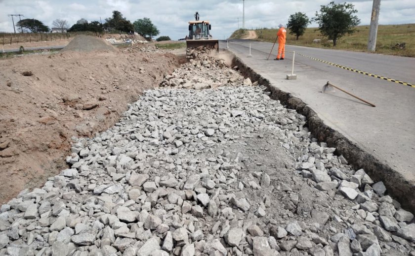Duplicação da Rodovia AL-220 avança no Sertão alagoano