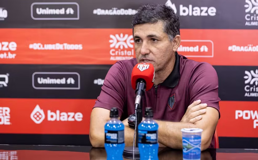 Após empate com o CRB, técnico Eduardo Souza deixa o Atlético-GO