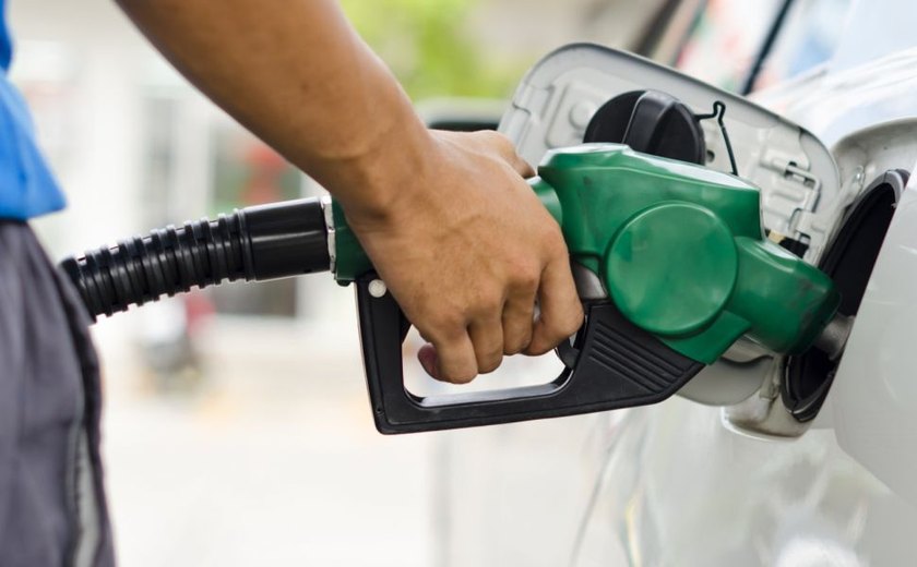 Senadores propõem teto de 18% para ICMS de gasolina e 7% sobre diesel