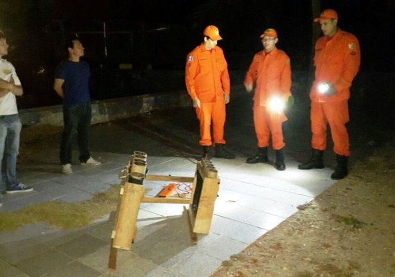 Corpo de Bombeiros vistoria teste com fogos na orla de Maceió