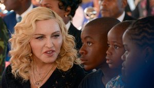 Madonna aceita compensação de jornal por 'invasão de privacidade'