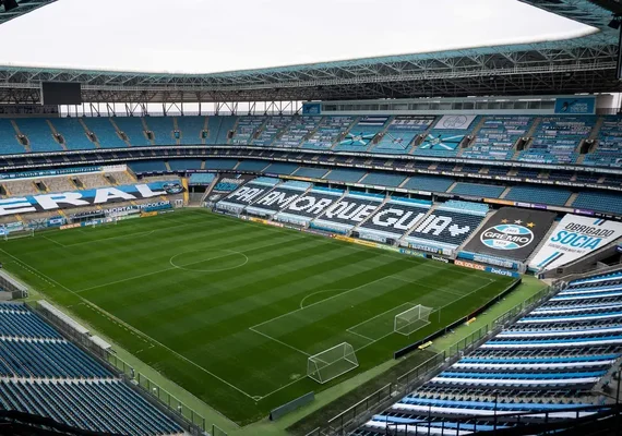 Grêmio faz 3 a 0 no Inter e está com uma mão na taça do Gauchão