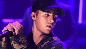 Justin Bieber a fã que tentava tirar selfie: 'Olha para você, você me da nojo'