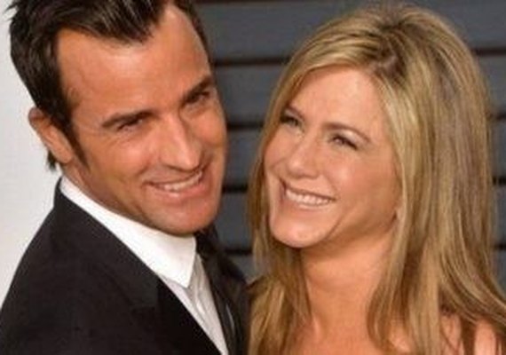Site diz que Jennifer Aniston e Justin Theroux podem nunca ter se casado oficialmente